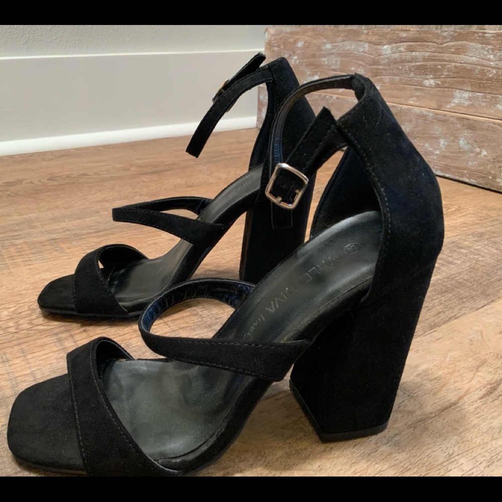 Heels - Picture 4 of 5